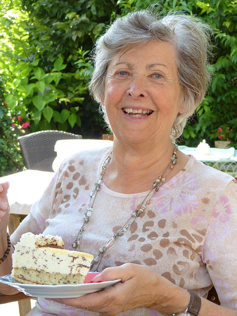 woman, seniorin, old, cakes, coffee shop, granny, folds, face, human, pensioner, health, care for the elderly, seniors, care, enjoy, to become old, pleasure, happy, active, retirement, sugar, diabetes, enjoyment of life, colon, seniorin, granny, granny, granny, granny, granny, diabetes, diabetes, diabetes, diabetes